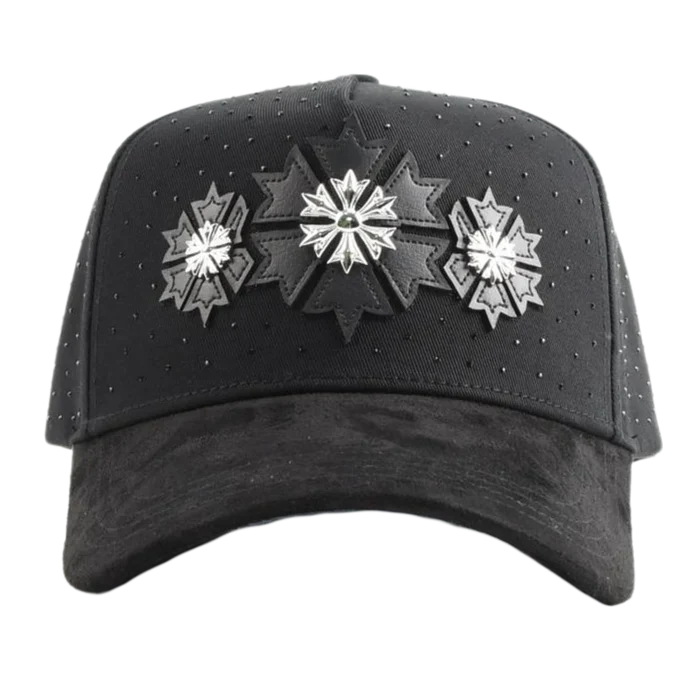 Gorra negra con tres cruces metálicas y pedrería central.