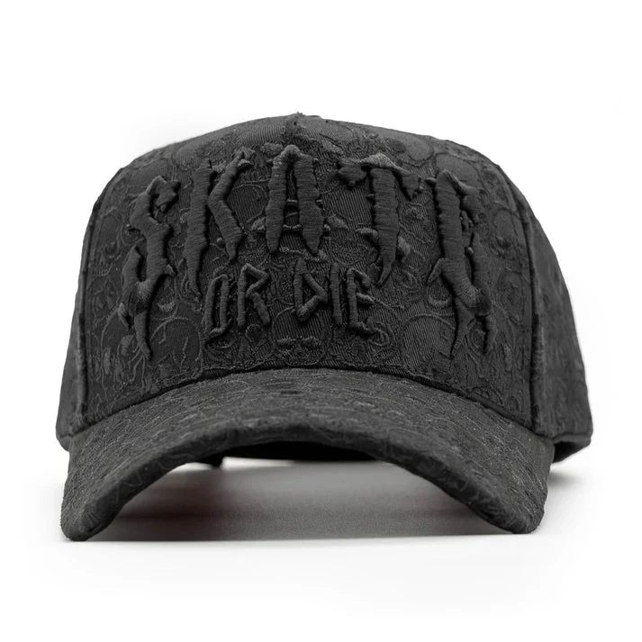 Gorra negra con bordado 'Skate or Die' tone-on-tone.