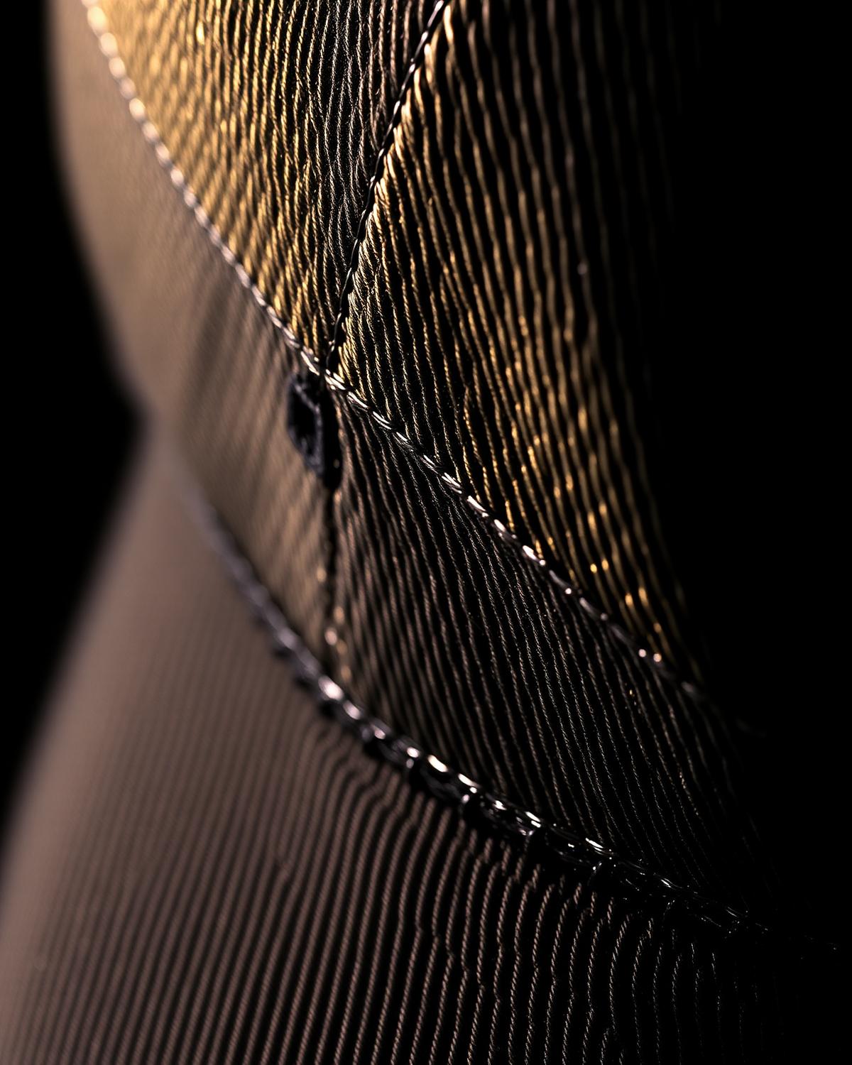 Close-up de bordado en gorra premium.